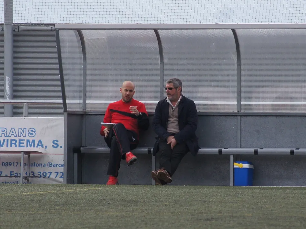 Xabi Martín (vermell) i Antonio Sánchez Rueda s'han estrenat a la banqueta del Rubí