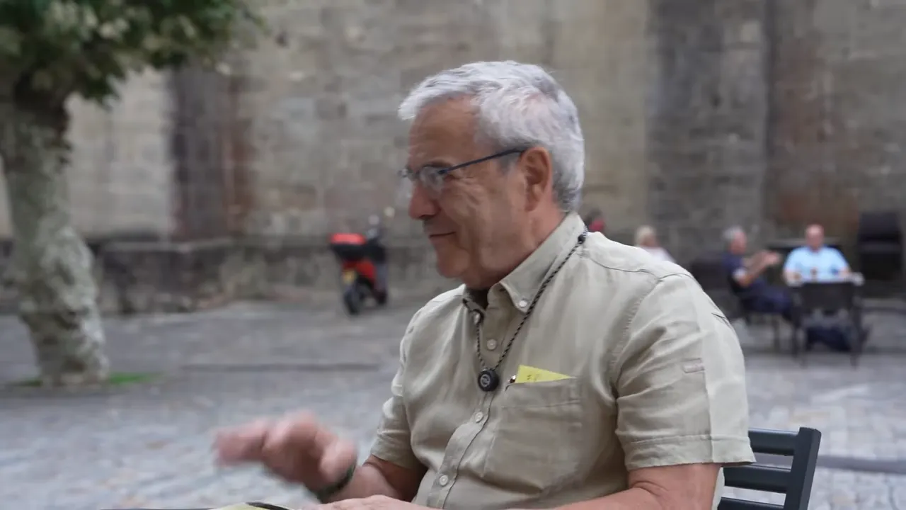 CUANDO LA MANZANA SE HACE VERBO EN LA SALA CAPITULAR DEL AYUNTAMIENTO DE HONDARRIBIA
