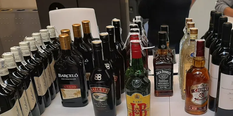 Enxampen dos lladres a Banyoles amb productes robats d'un supermercat perquè havien aparcat malament