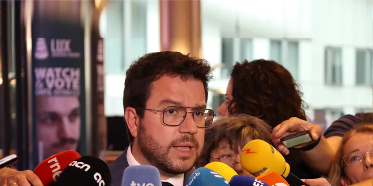 Aragonès insta els partits a "continuar treballant" per tancar un "acord el més ampli possible" sobre el català