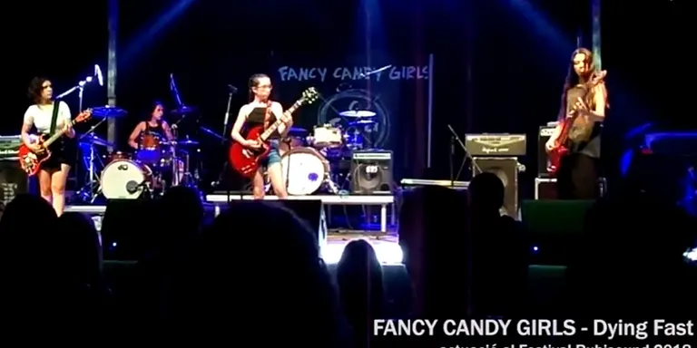 Fancy Candy Girls - Dying Fast (directe al festival Rubisound 2018)