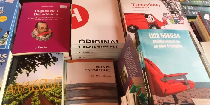 Qui vulgui pot optar per regalar llibres escrits per arenyencs