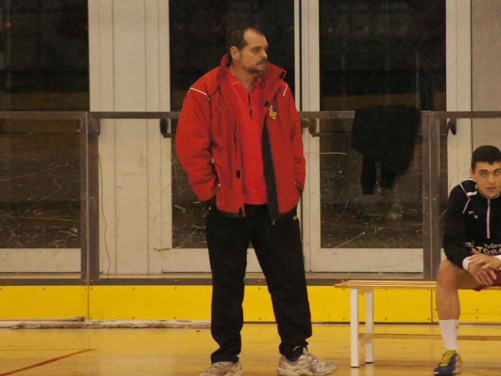 Sisco Asensio deixarà la banqueta del primer equip de l'Handbol Rubí quan acabi la temporada / Arxi