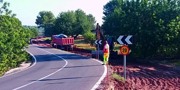 Comencen els treballs per adequar l’accés viari i la travessera urbana de la Pobla de Montornès