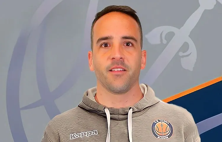 Eloy Ramírez celebra en COPE Utrera (98.1FM) su último logro en el baloncesto