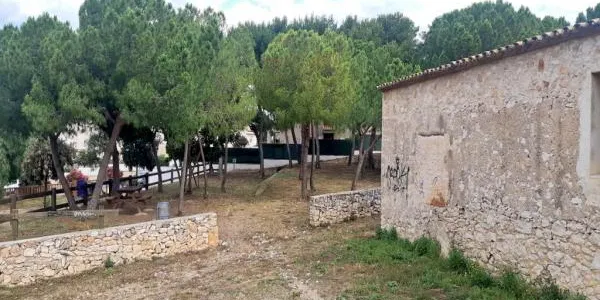 La brigada municipal d'Altafulla condiciona la zona verda de l'Era de l'Esteve