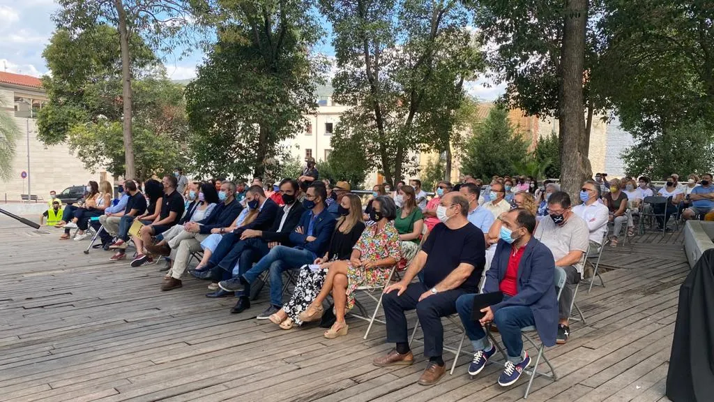 L’acte institucional de la Diada a Caldes omple la plaça Onze de Setembre