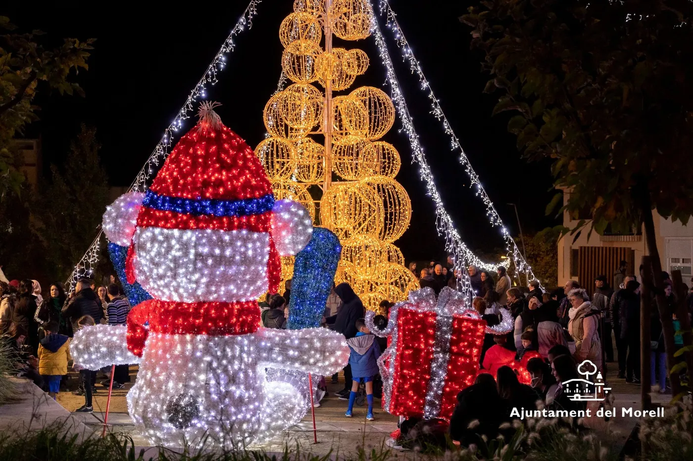 El Morell torna a instal·lar més de 200 punts de llum de Nadal