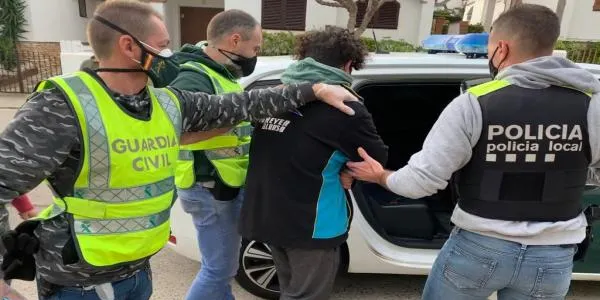 Desmantellen una plantació de marihuana en una casa ocupada de Roda de Berà