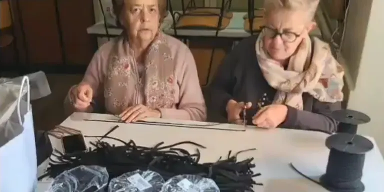 Elaborades un miler de mascaretes solidàries a Oliana