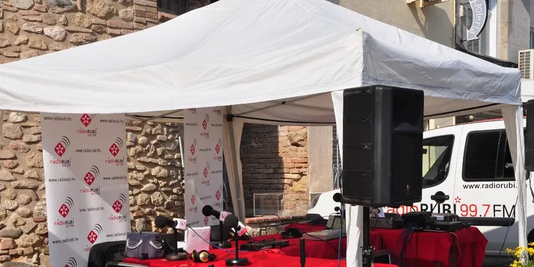 Ràdio Rubí torna a la plaça del Doctor Guardiet per Sant Jordi