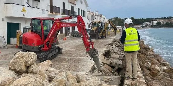 L’Ajuntament d’Altafulla reomplirà la part de sota el passeig de Botigues de Mar per fer front al fort onatge que s’espera dijous