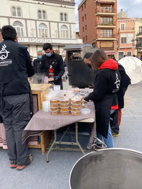 El nou format del Mercat de Nadal de Caldes aprova amb nota