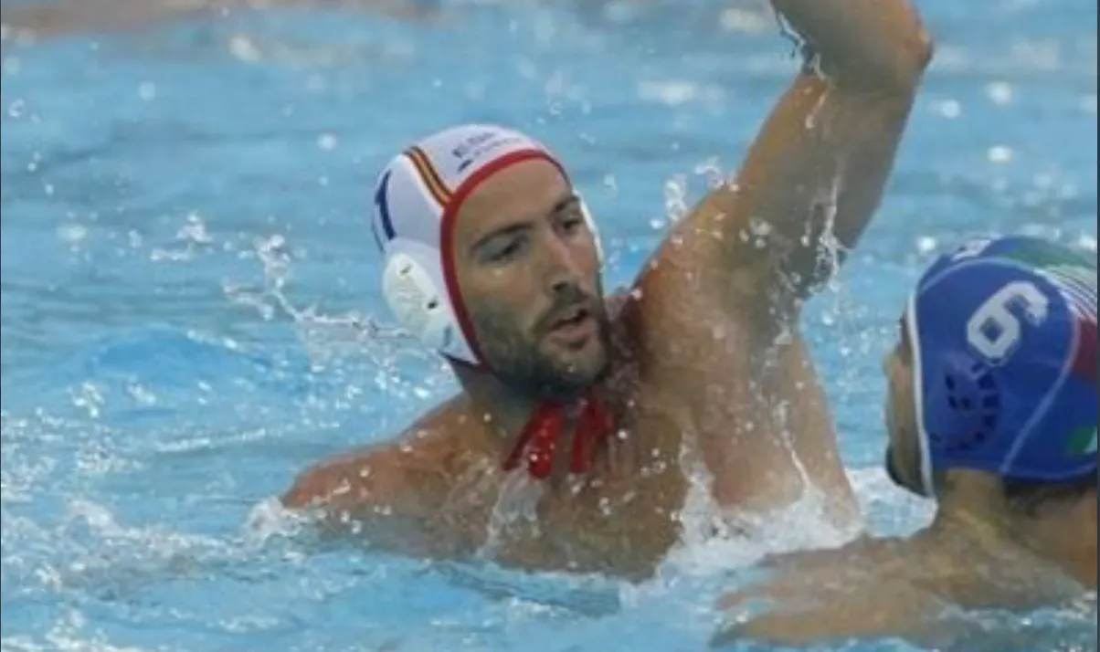 La selecció de waterpolo debuta tombant la campiona olímpica