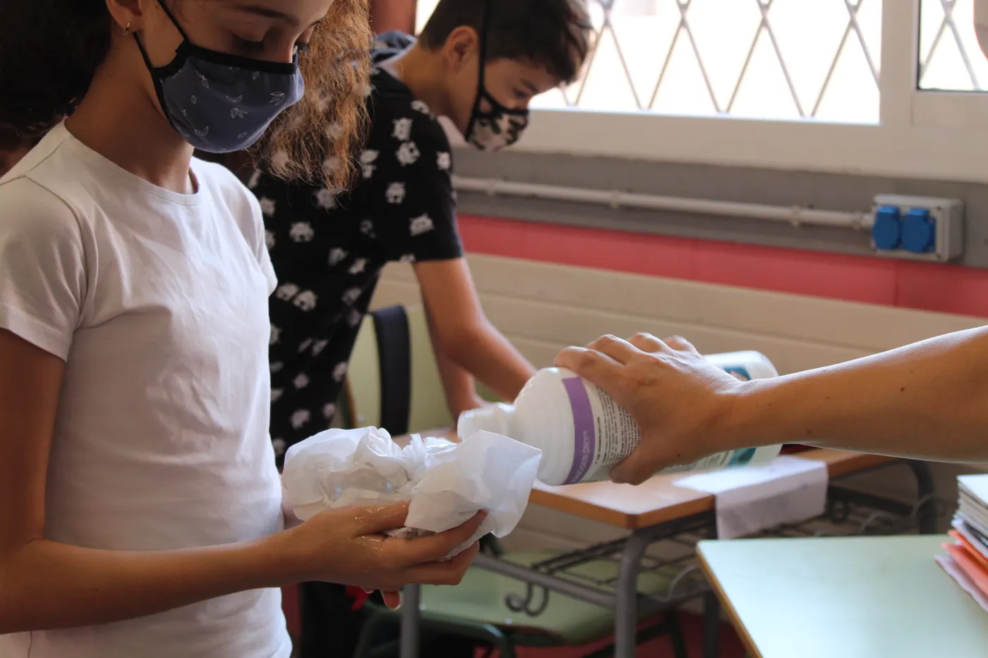 Baixa la incidència de la COVID-19 als centres educatius de Pineda, amb menys aules confinades