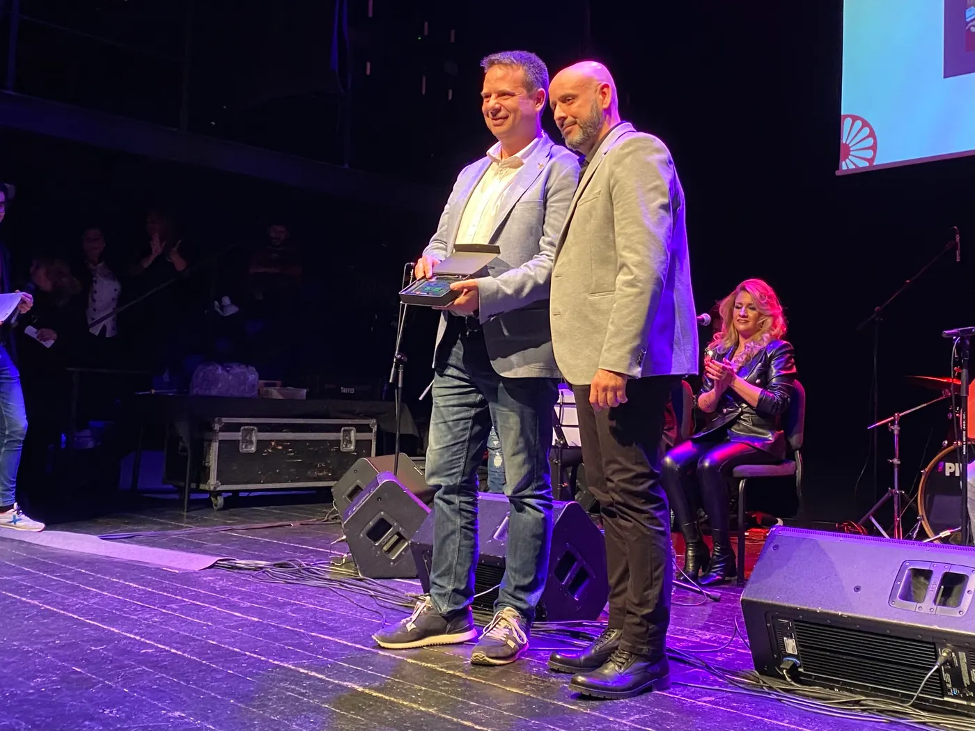 AGIPCAT lliura el seu guardó honorífic a l’Ajuntament de Cambrils pel treball amb la comunitat gitana
