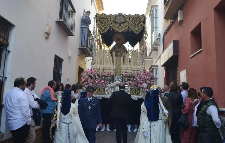 ‘Semana Santa en la Campiña’ recibe la visita de la hermandad de la Quinta Angustia y del escultor Juan de Dios Martínez