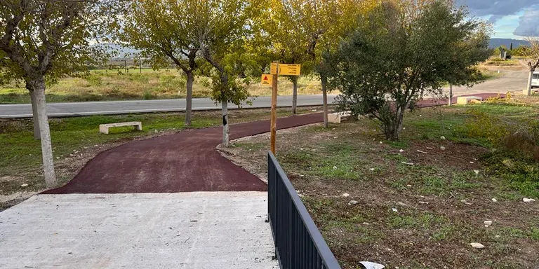 S’enllesteixen els treballs de la segona fase per millorar l’accés al cementiri municipal