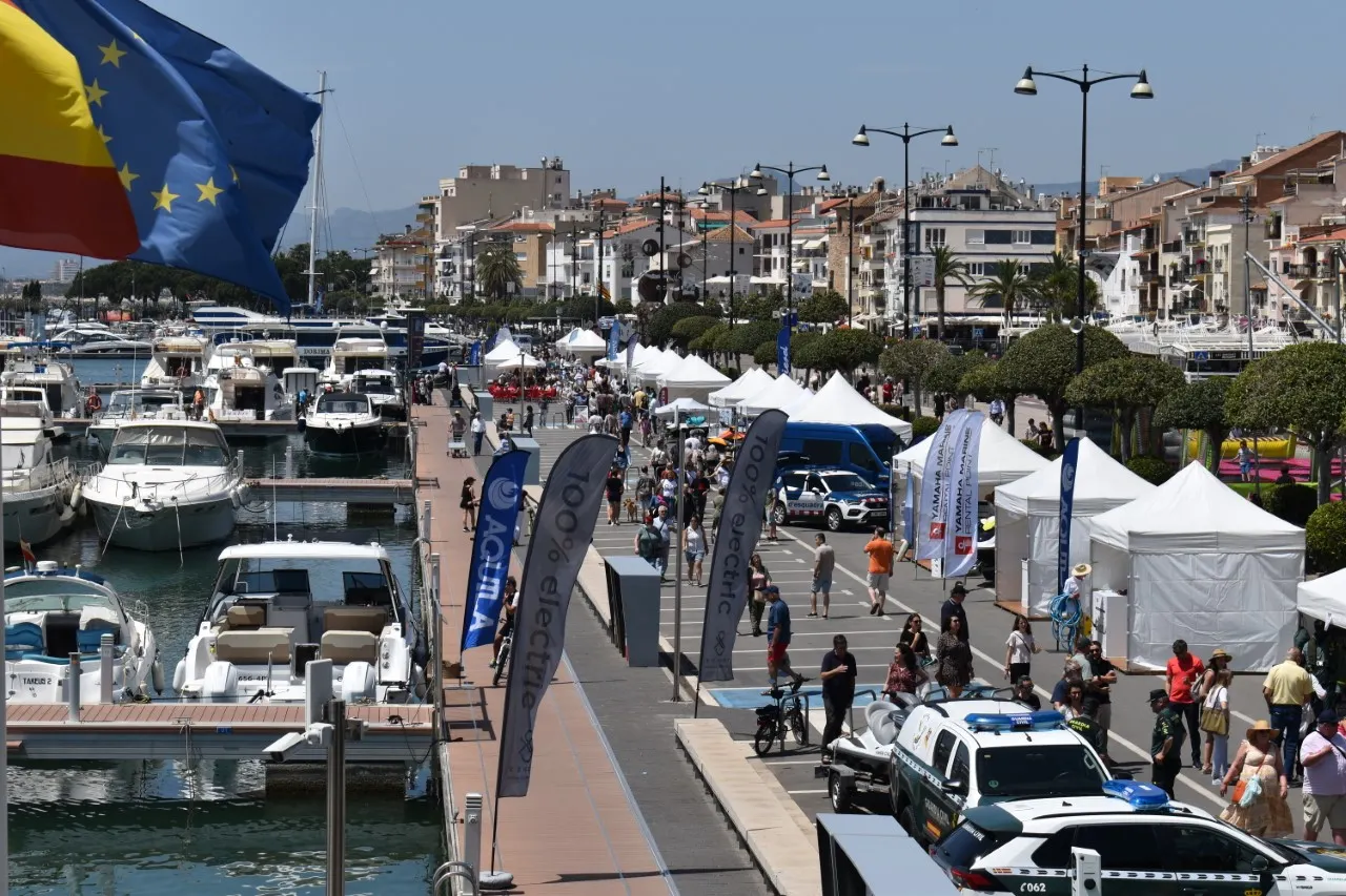 La Fira Marítima de Cambrils aplega milers de visitants al port de Cambrils