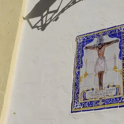 'Huellas en la ciudad devota': Azulejo del Cristo de Santiago en su parroquia - episode art