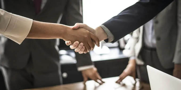 El Consell Comarcal informa d'una convocatòria per contractar persones en situació de vulnerabilitat i persones trans