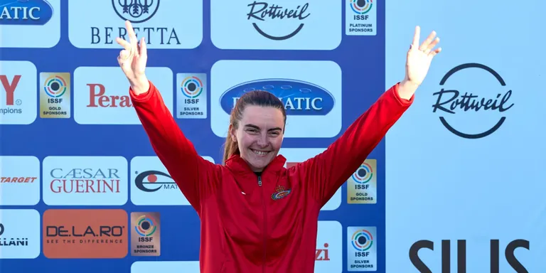 Molné manté l'idil·li amb la Copa del Món penjant-se un nou bronze