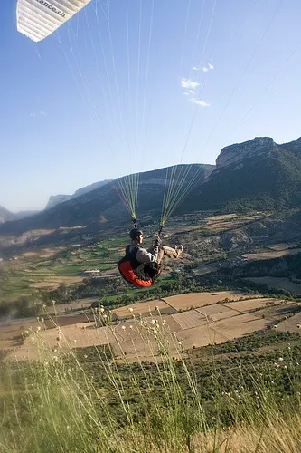 Parapent a Organyà (www.parapentpirenaic.com)