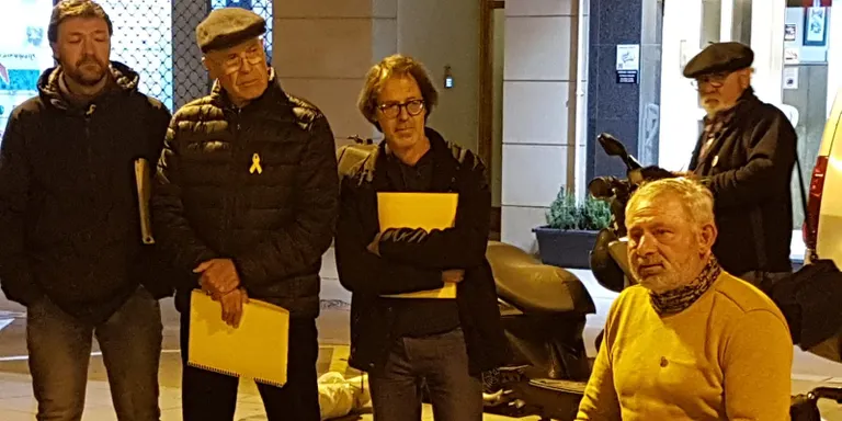 Jordi Puig fa parada a Pineda dins la campanya 'Rodant fins la República'