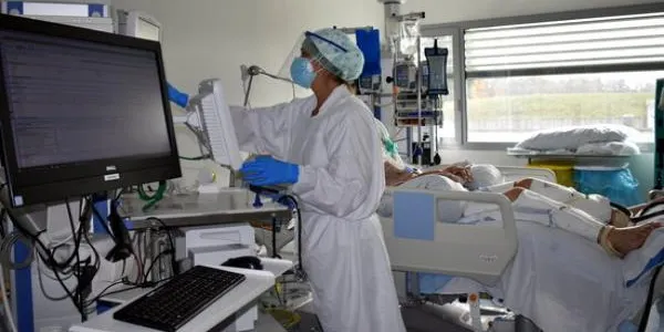 Les UCI ja estan al 83% de la seva capacitat i més de la meitat dels llits els ocupen malalts del coronavirus