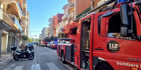 Rescaten una dona de 86 anys que havia quedat atrapada en un incendi al seu pis a Blanes