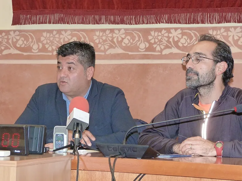 El regidor d'Esports, Juan López, i el president de la UAR, Vicente Blasco, en la presentació del C