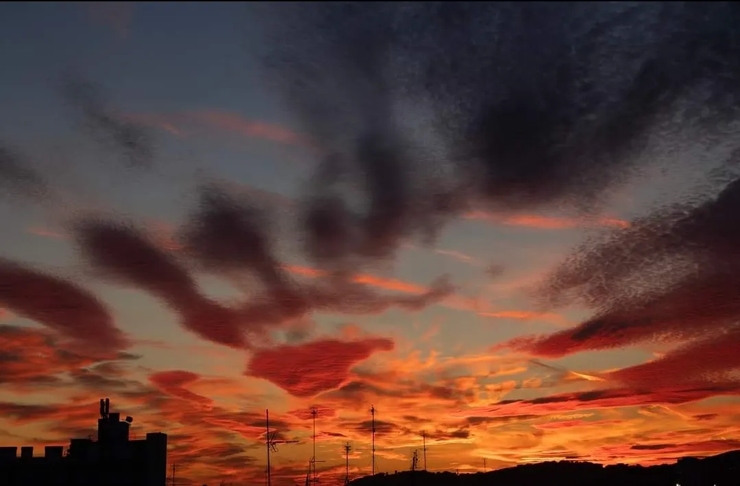 Dia de núvols baixos i ambient de tardor