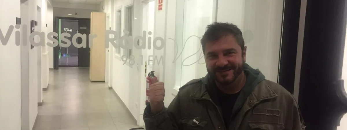 El músic i compositor cabrilenc Benjamín Estácio reedita “Besos” amb una finalitat solidària