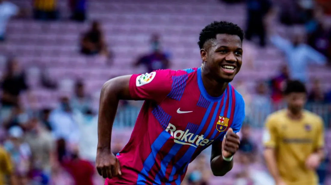 La tornada d’Ansu Fati dona un últim alè al Barça davant del Llevant (3-0)