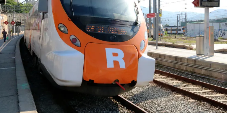Els governs català i espanyol pacten la transferència de 1.057,9 milions per a Rodalies