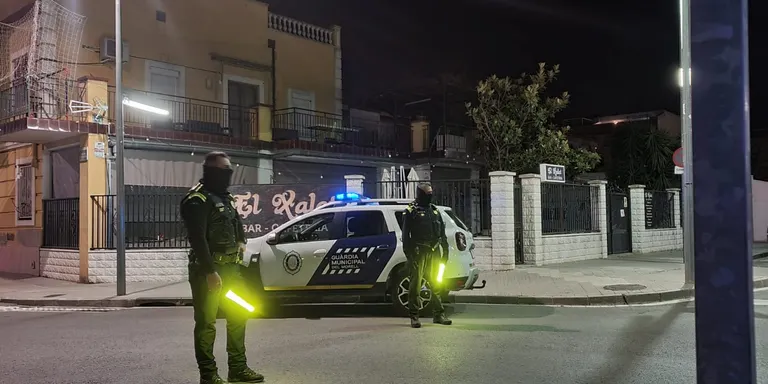 Encastat contra una pilona i amb una taxa d'alcoholèmia penal