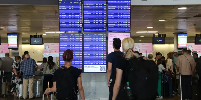El temporal provoca una quarantena de cancel·lacions i nombrosos retards a l'aeroport del Prat