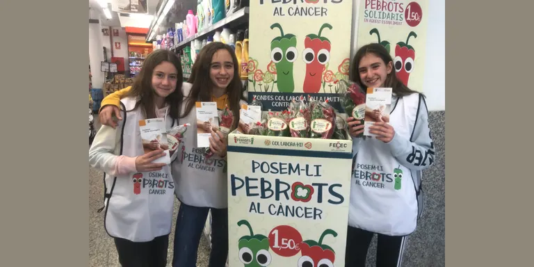 Oncolliga Calella participa en la campanya 'Posem-li pebrots al càncer'