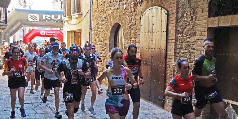 Uns 135 participants prenen part en les curses de la 4a Escaldada Trail de Súria pel Poble Vell i l'entorn natural de la vila