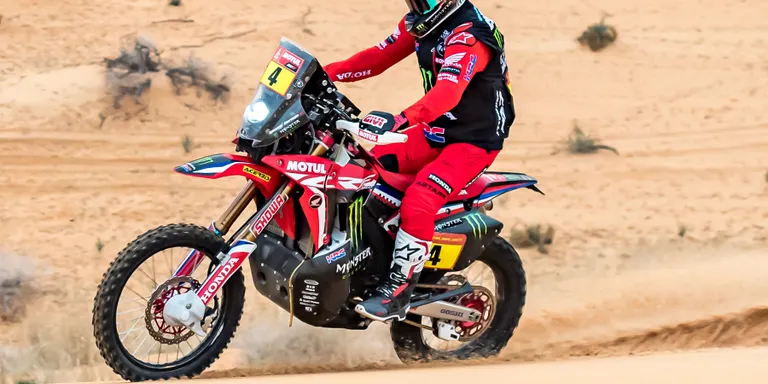 Dakar 2021: Cornejo guanya en motos i Sainz retalla distàncies