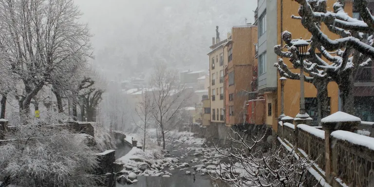 Diverses vies afectades per la nevada entre el Pirineu i el Prepirineu
