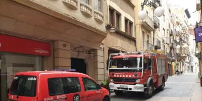 Ensurt per un incendi a una casa al centre de Valls