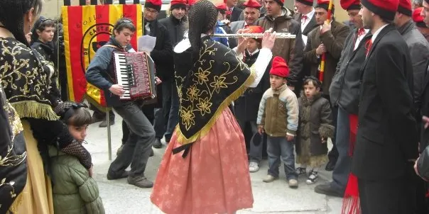 La pluja aigualeix alguns dels actes de Pasqua