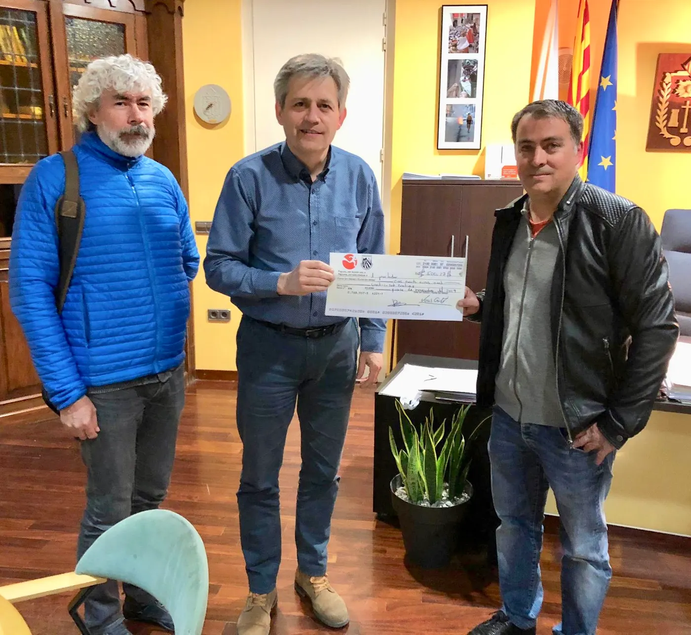 El Centre Excursionista del Solsonès lliura 500 euros al Rebost Solidari