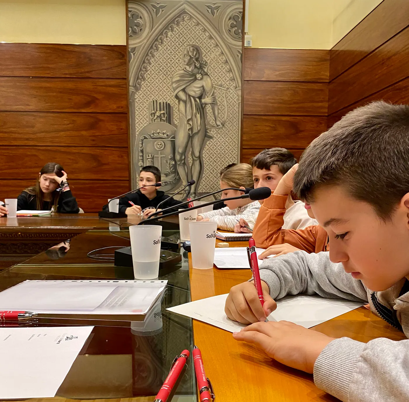 El Consell d'Infants cedeix gots reutilitzables per a actes d'escoles i entitats
