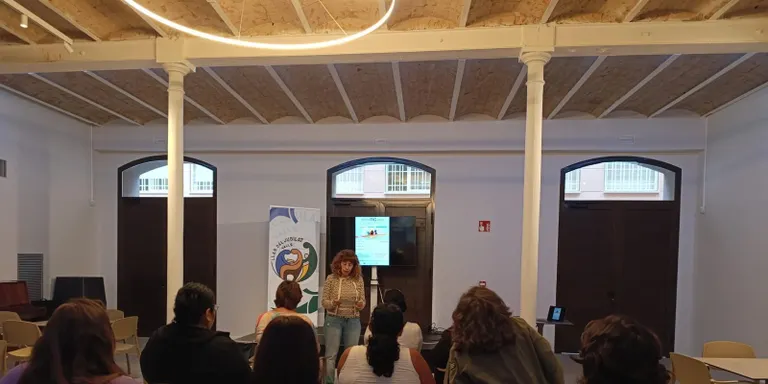 Valls impulsa la formació digital de dones amb discapacitat amb el curs AUTÈNTICQUES