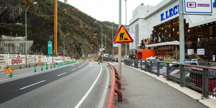El Grup Pyrénées planeja una remodelació del centre comercial Punt de Trobada