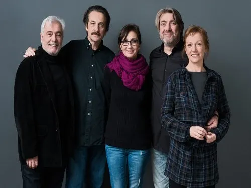 Els protagonistes, amb Sílvia Munt al centre (foto: cedida)