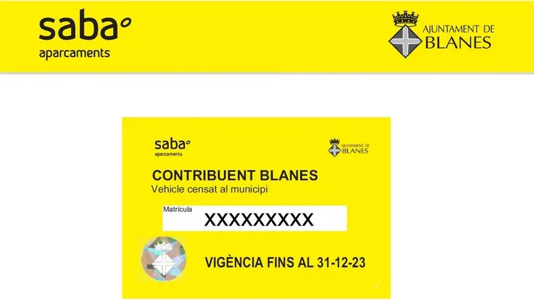 L’Ajuntament de Blanes comença a repartir a domicili les 16.669 noves targes d’aparcament gratuït per a residents