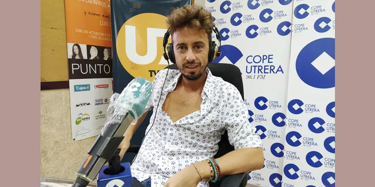 Juanlu Montoya y la Chirigota del Canijo alegran los corazones de los oyentes de COPE Utrera